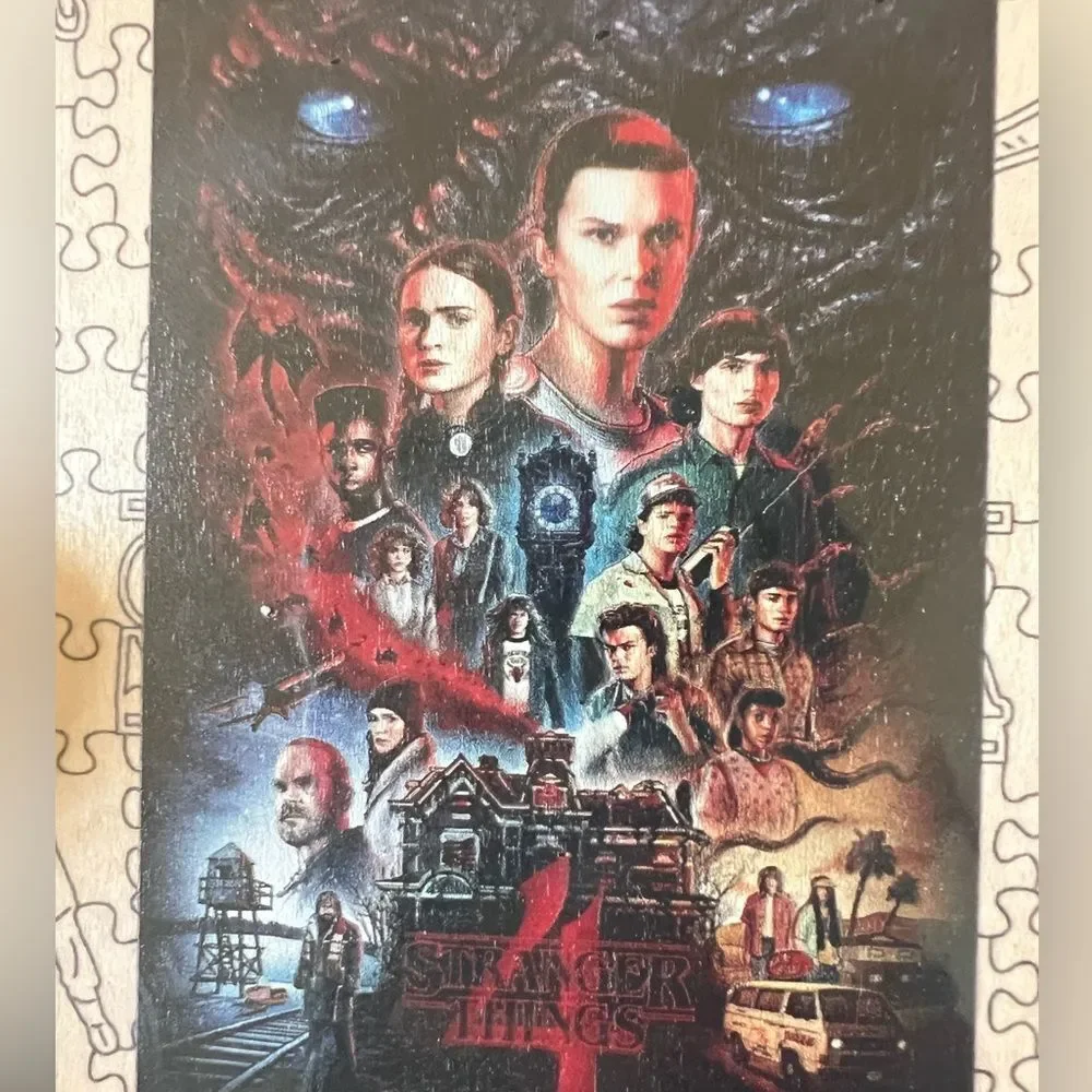 Netflix Stranger Things Premium Wooden Puzzle - THE FIGHT FOR HAWKINS S4